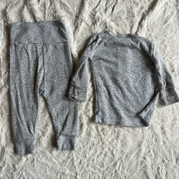 5 Piece Bundle - Lou Lou & Company Sweater Sets - Picture 8 of 9